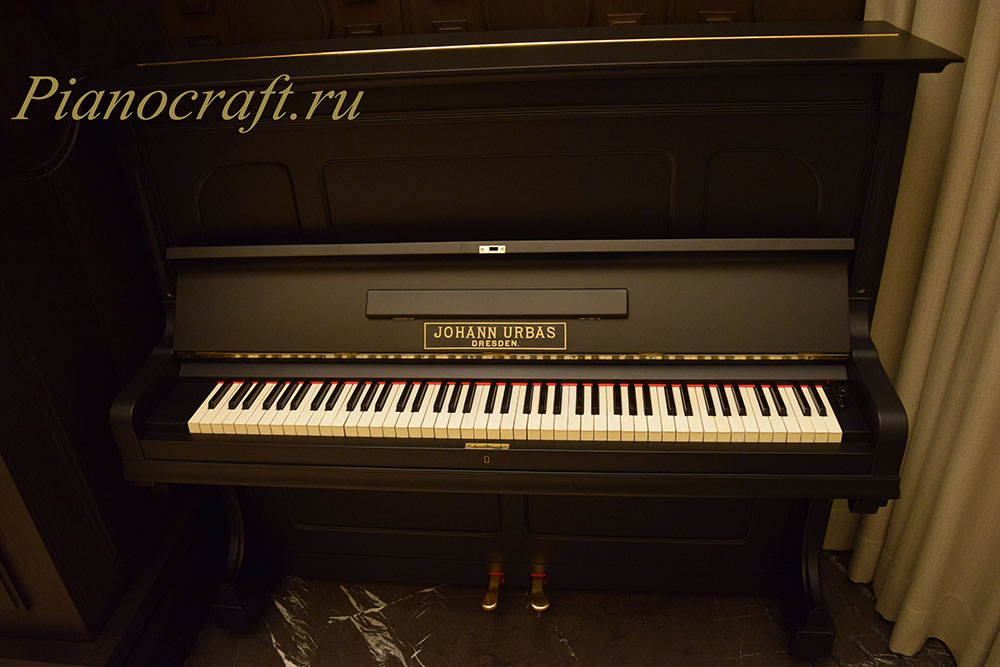 Реставрация пианино JOHANN URBAS отбеливание клавиатуры слоновая кость, черный матовый лак