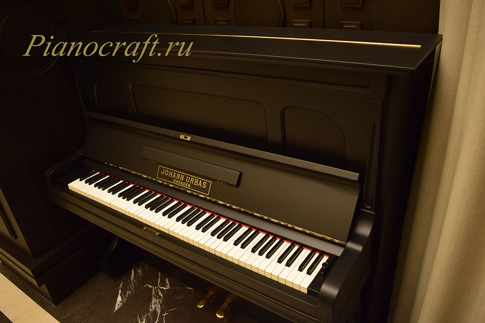 Реставрация пианино JOHANN URBAS отбеливание клавиатуры слоновая кость, черный матовый лак