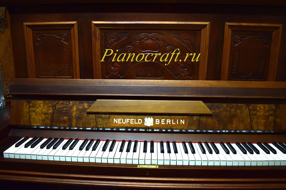 Реставрация пианино NEUFELD BERLIN ремонт шпона, подчеркнутая структура волокон, отделка маслом.